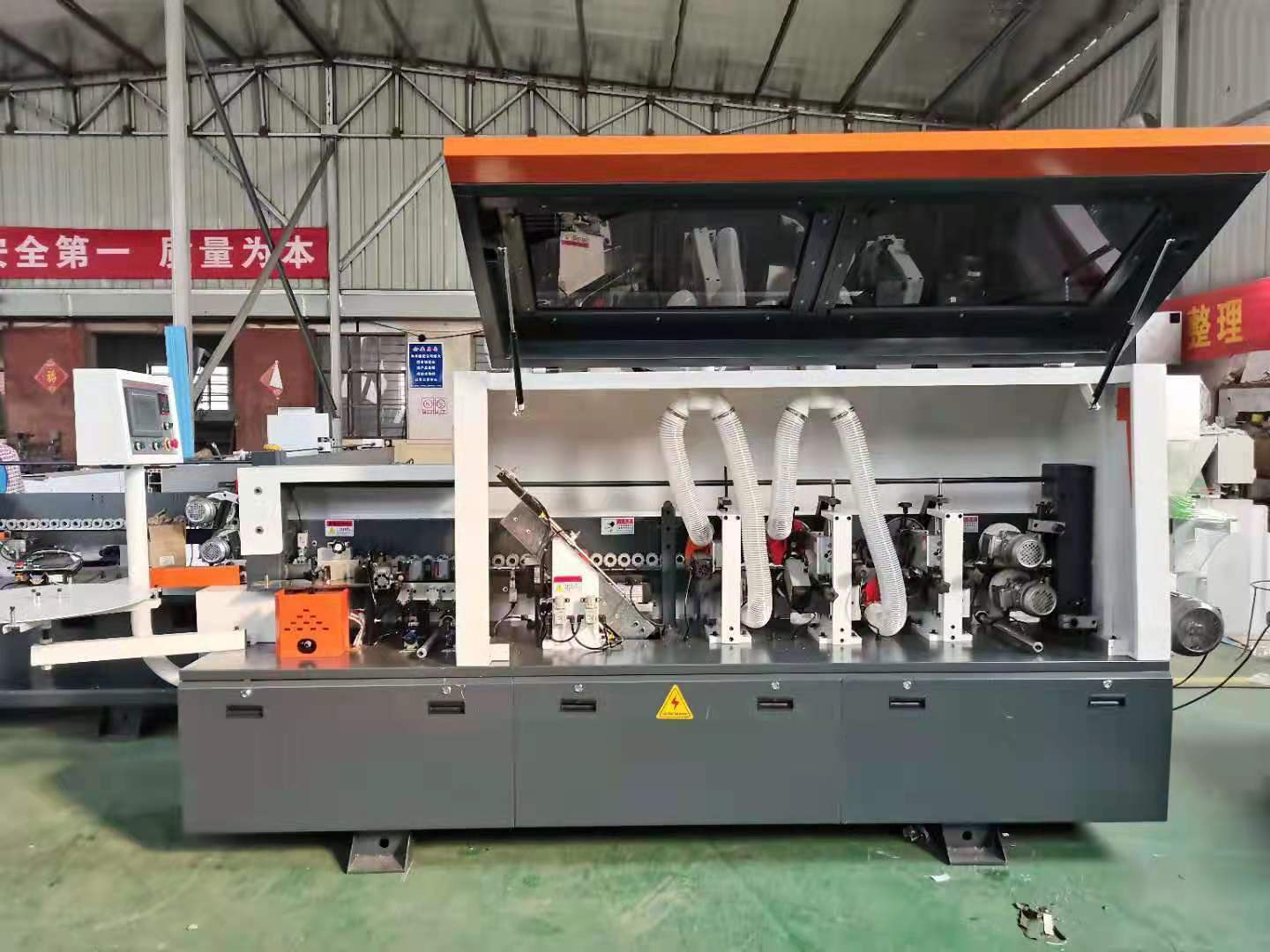 How The Edge Banding Machine Works？