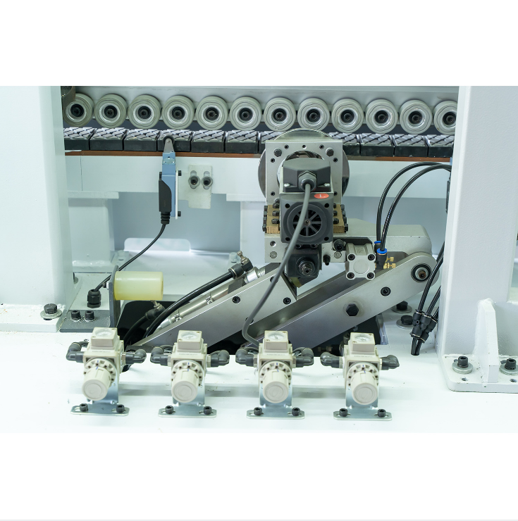 What is a woodworking edge banding machine?