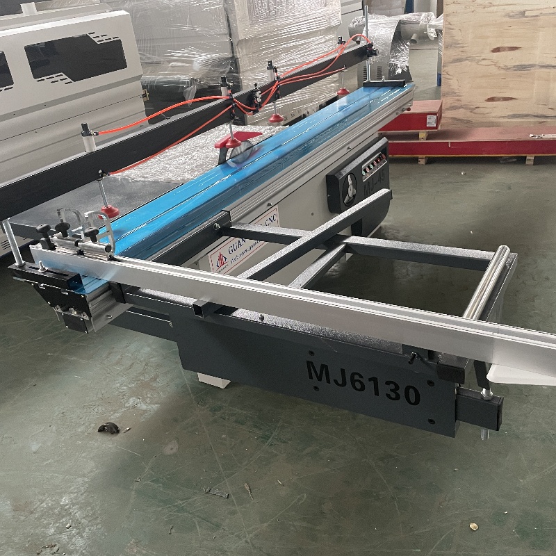 The working steps of the panel table saw