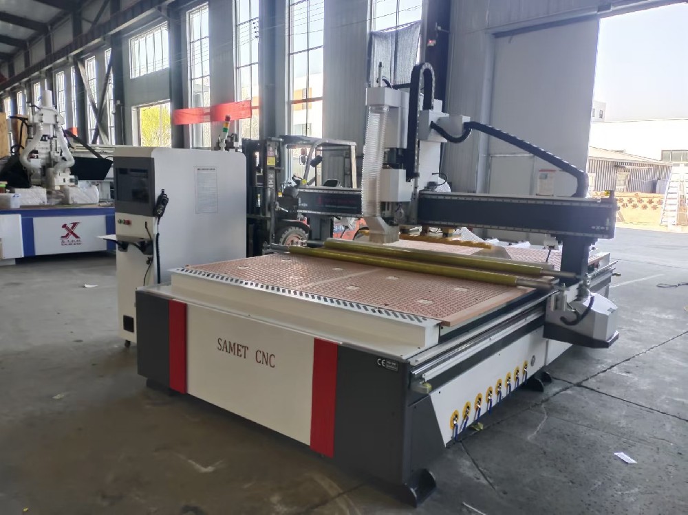 woodworking machinery voltage selection